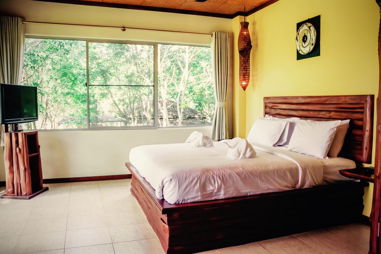 Singha Rubber Tree Hotel Ban Huai Maenam Noi Exterior photo