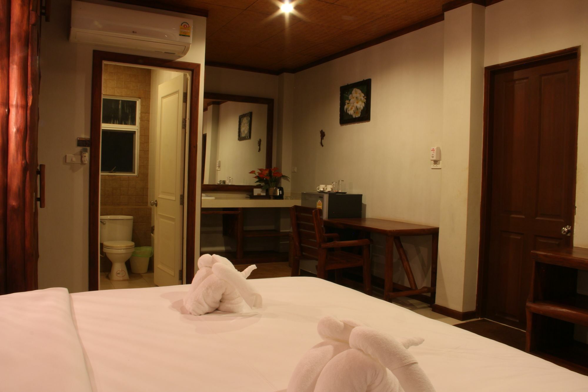 Singha Rubber Tree Hotel Ban Huai Maenam Noi Exterior photo
